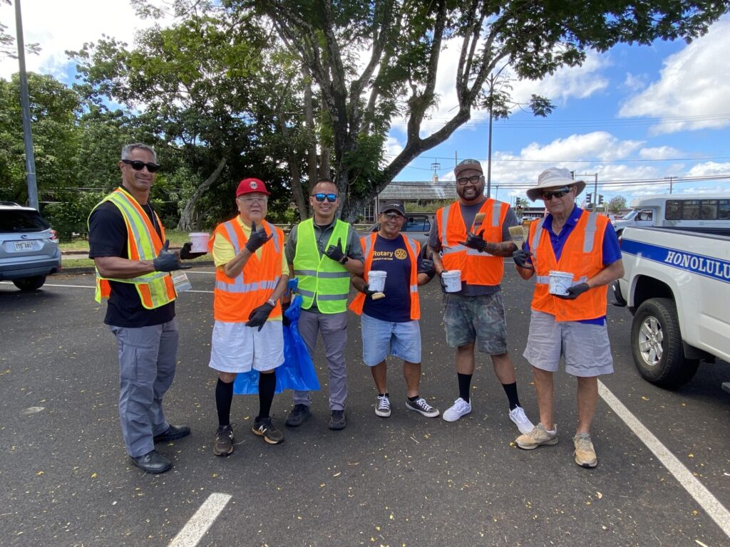 Officers doing a cleanup in wahiawa with community member